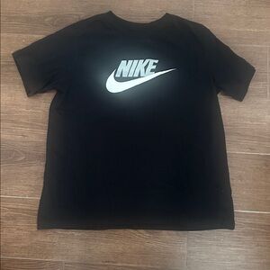 Nike Big Kids' T-Shirt Sz XL NWOT FZ5178-010